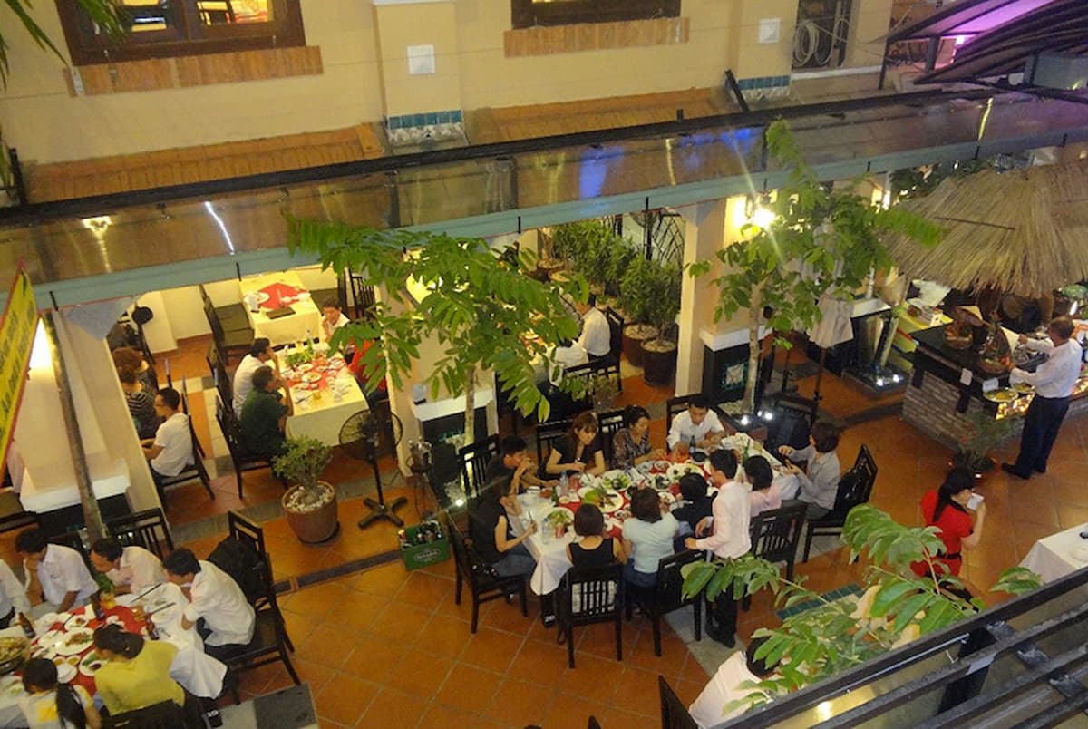 nha-hang-dat-tiec-01