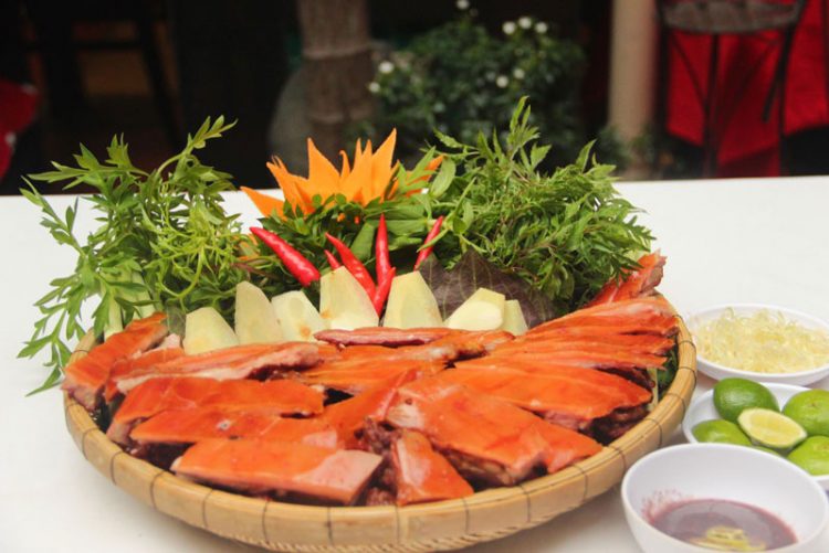 Món ngon Sài Gòn - Heo tộc quay lu chặt mẹt