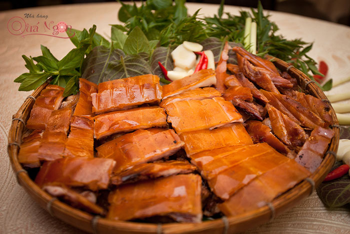 Ăn gì ở Sài Gòn - Món heo tộc quay lu