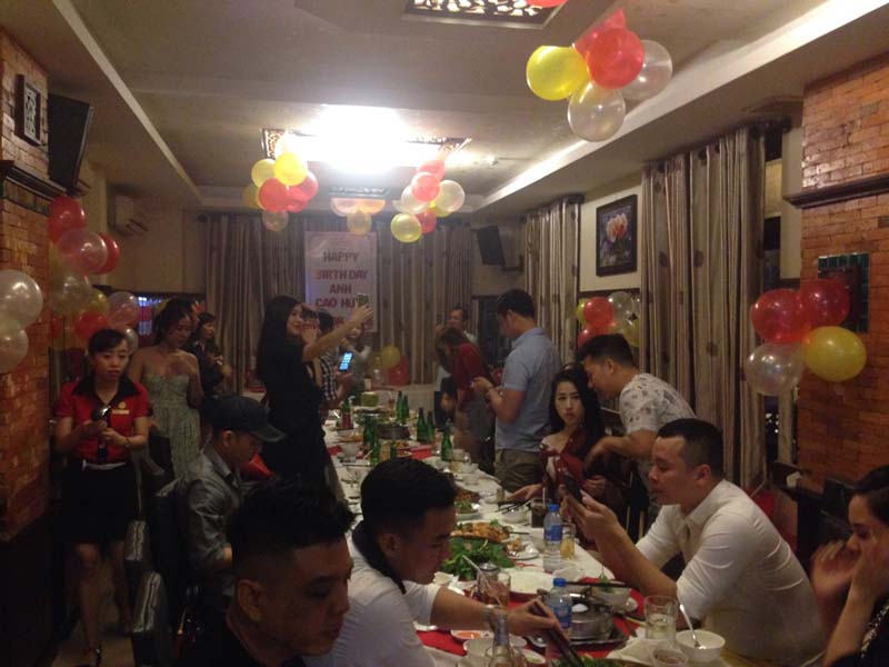 Ảnh tiệc sinh nhật của anh Cao Huy! Nhà hàng Quá Ngon - Nhà hàng Quá Ngon